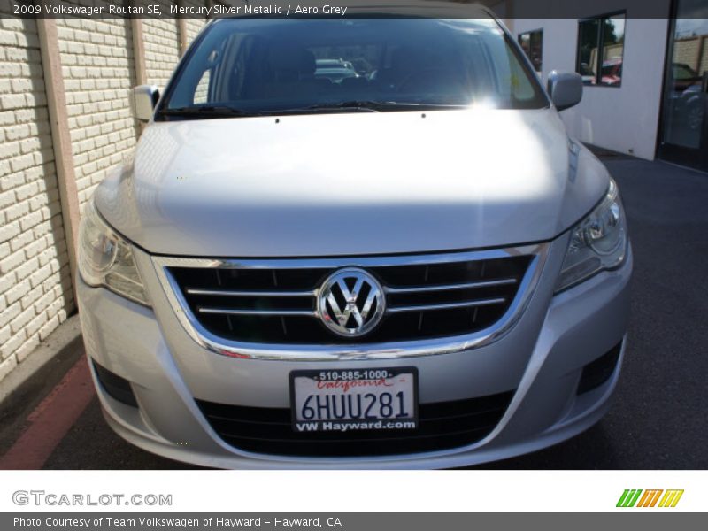 Mercury Sliver Metallic / Aero Grey 2009 Volkswagen Routan SE