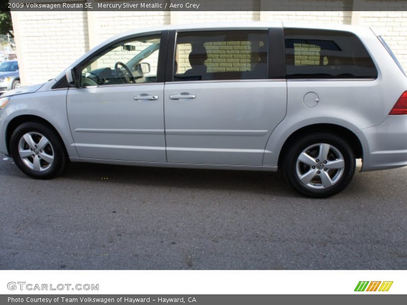 Mercury Sliver Metallic / Aero Grey 2009 Volkswagen Routan SE