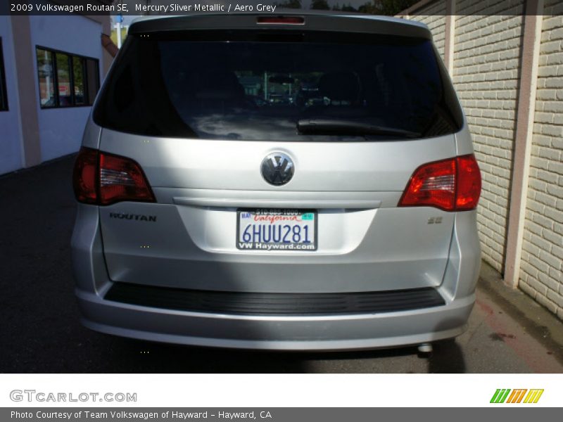 Mercury Sliver Metallic / Aero Grey 2009 Volkswagen Routan SE