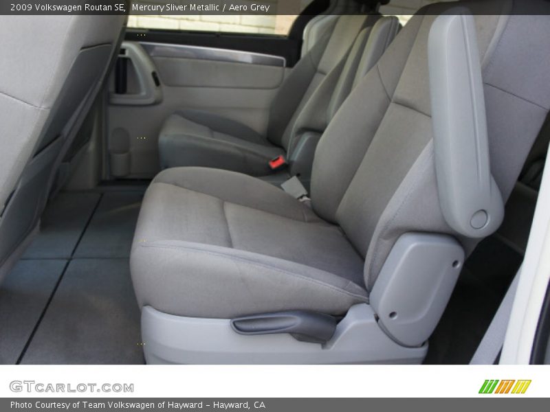 Mercury Sliver Metallic / Aero Grey 2009 Volkswagen Routan SE