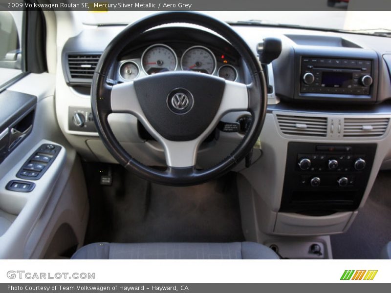 Mercury Sliver Metallic / Aero Grey 2009 Volkswagen Routan SE