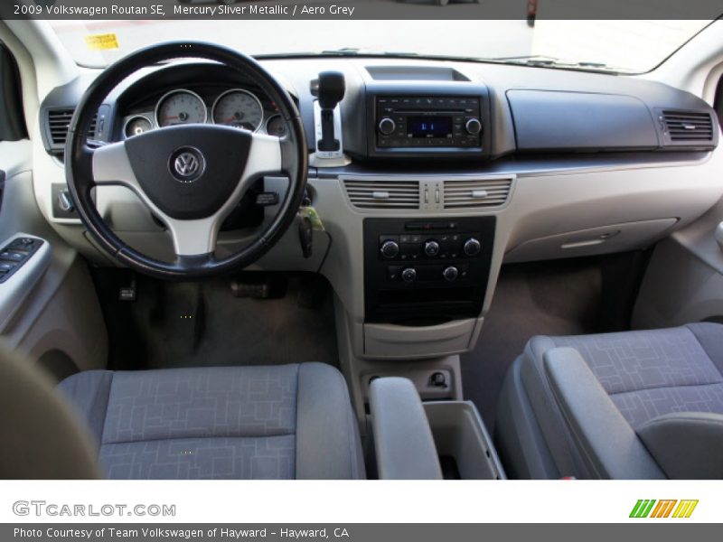 Mercury Sliver Metallic / Aero Grey 2009 Volkswagen Routan SE