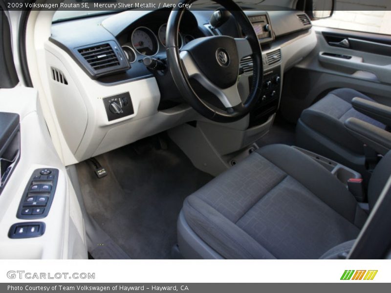 Mercury Sliver Metallic / Aero Grey 2009 Volkswagen Routan SE