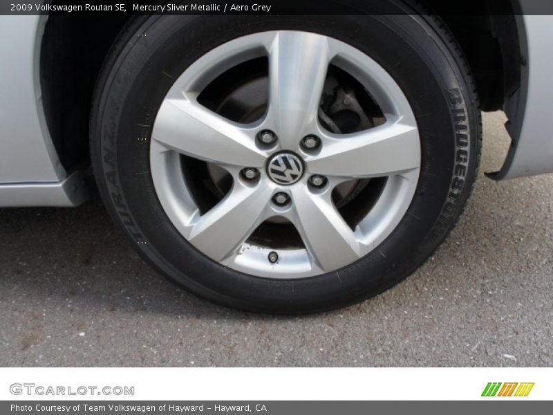 Mercury Sliver Metallic / Aero Grey 2009 Volkswagen Routan SE