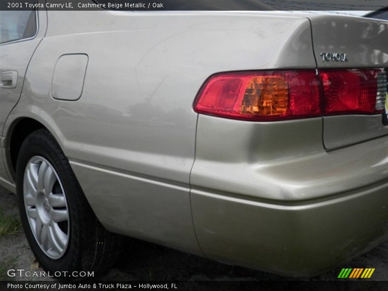 Cashmere Beige Metallic / Oak 2001 Toyota Camry LE