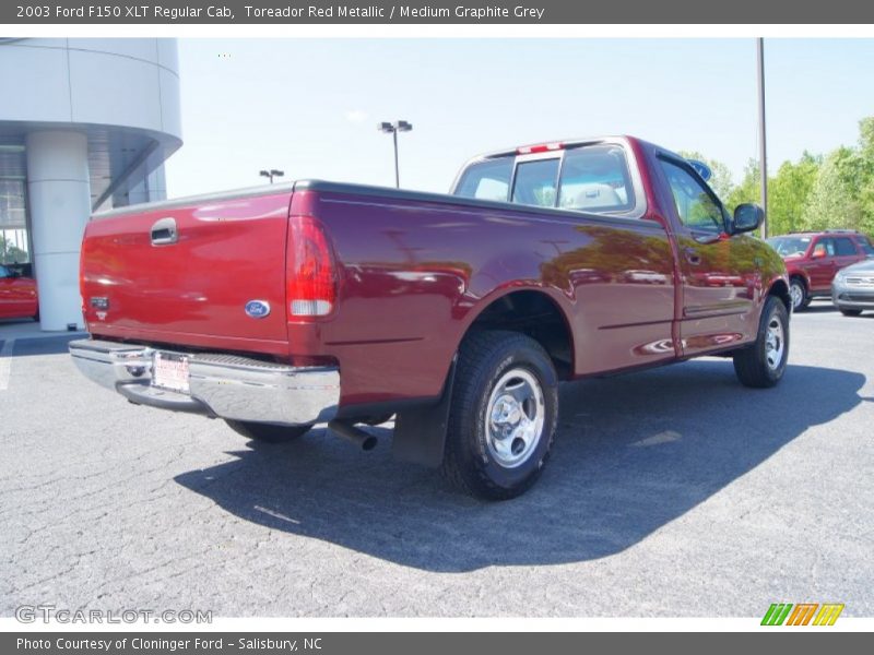 Toreador Red Metallic / Medium Graphite Grey 2003 Ford F150 XLT Regular Cab