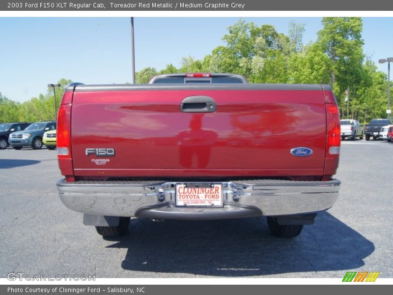 Toreador Red Metallic / Medium Graphite Grey 2003 Ford F150 XLT Regular Cab