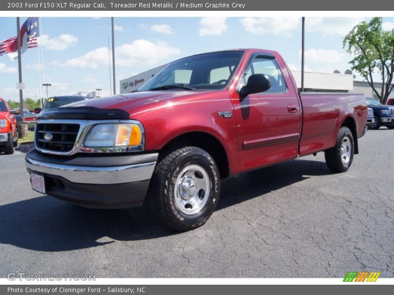 Front 3/4 View of 2003 F150 XLT Regular Cab