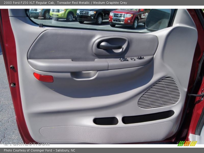Toreador Red Metallic / Medium Graphite Grey 2003 Ford F150 XLT Regular Cab