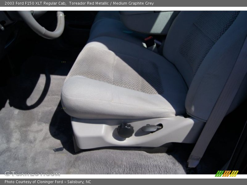 Toreador Red Metallic / Medium Graphite Grey 2003 Ford F150 XLT Regular Cab