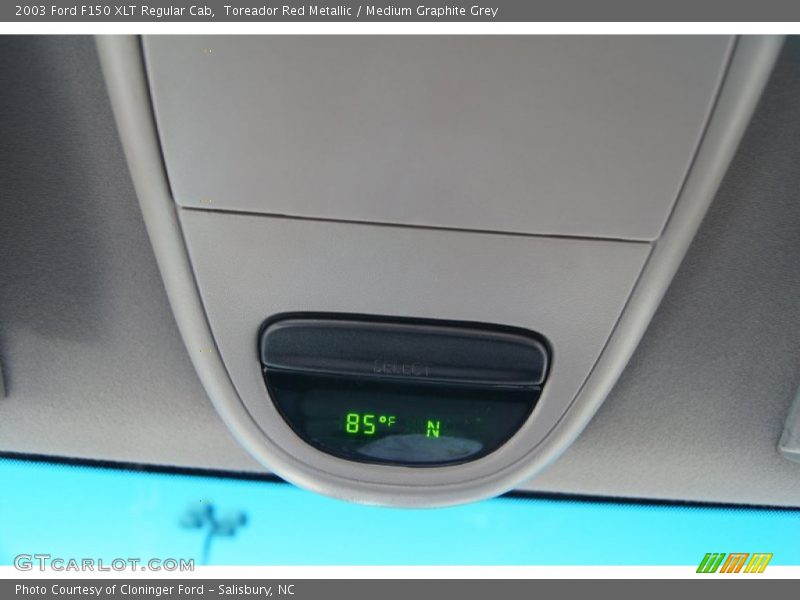 Toreador Red Metallic / Medium Graphite Grey 2003 Ford F150 XLT Regular Cab