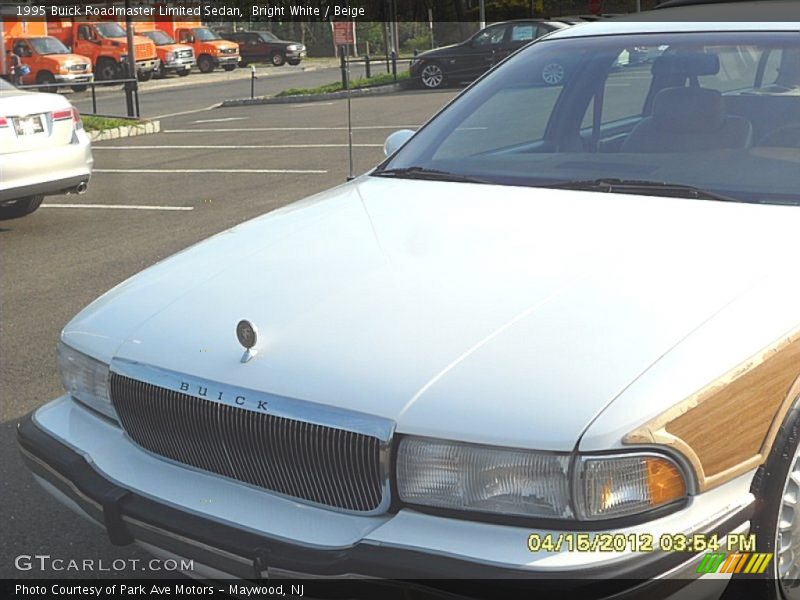 Bright White / Beige 1995 Buick Roadmaster Limited Sedan