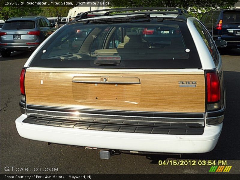 Bright White / Beige 1995 Buick Roadmaster Limited Sedan