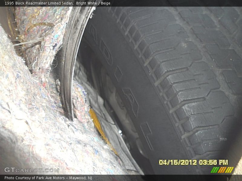 Bright White / Beige 1995 Buick Roadmaster Limited Sedan