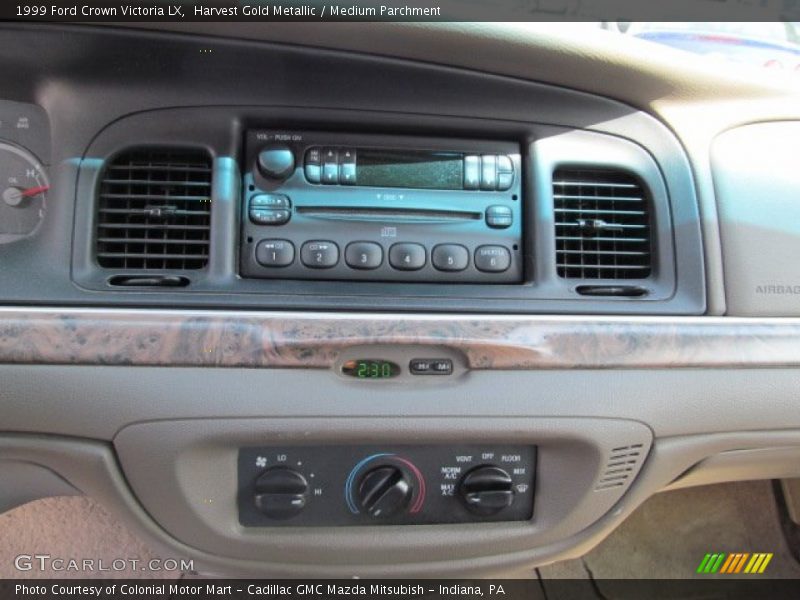 Harvest Gold Metallic / Medium Parchment 1999 Ford Crown Victoria LX
