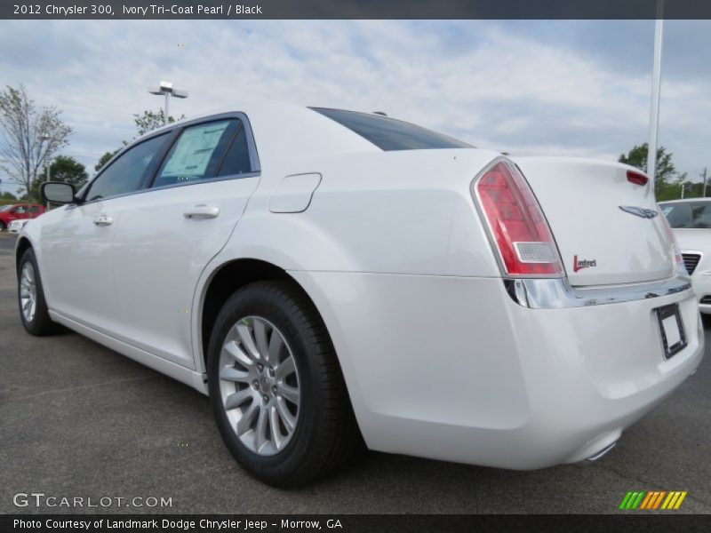 Ivory Tri-Coat Pearl / Black 2012 Chrysler 300