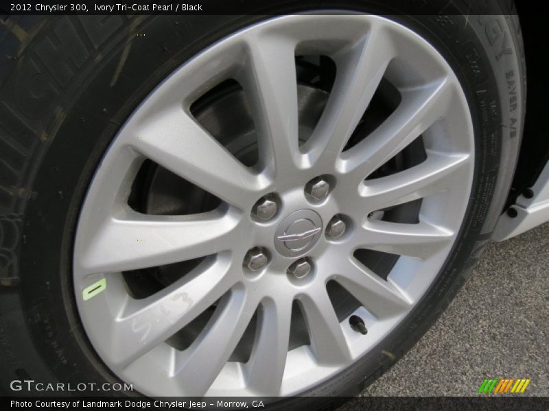 Ivory Tri-Coat Pearl / Black 2012 Chrysler 300