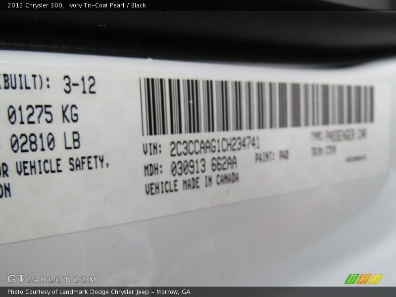 Ivory Tri-Coat Pearl / Black 2012 Chrysler 300