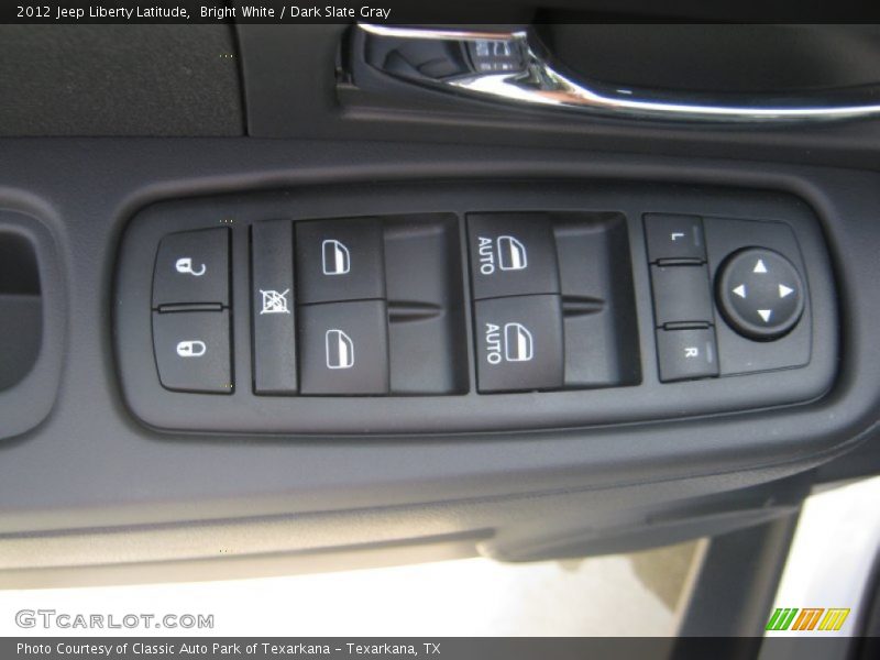 Bright White / Dark Slate Gray 2012 Jeep Liberty Latitude