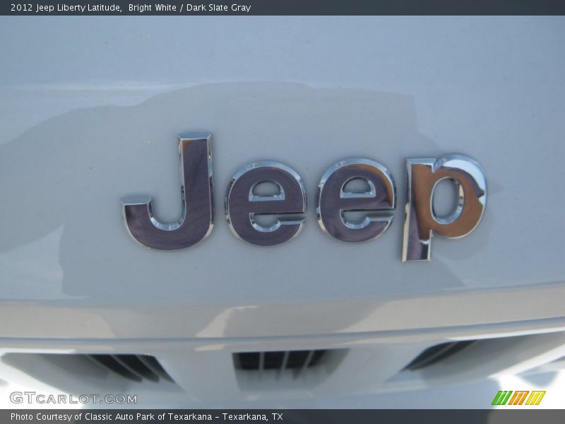 Bright White / Dark Slate Gray 2012 Jeep Liberty Latitude