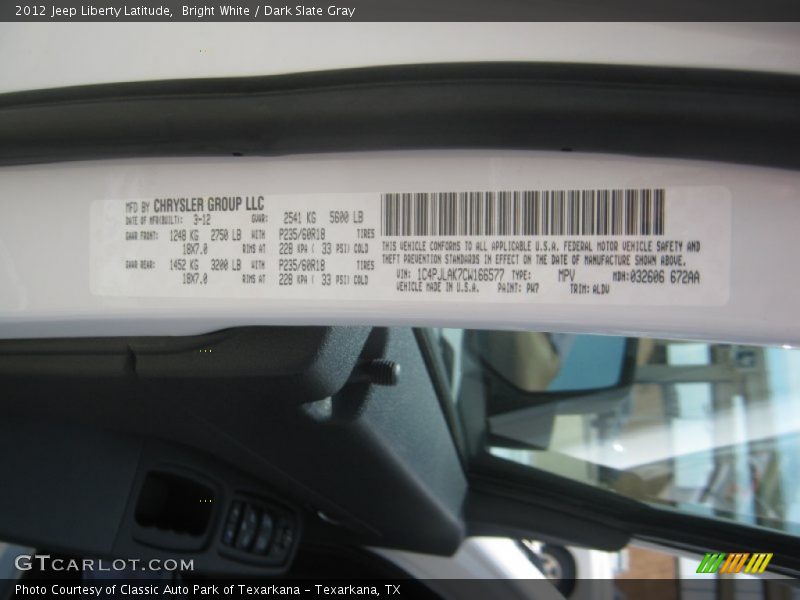 Bright White / Dark Slate Gray 2012 Jeep Liberty Latitude