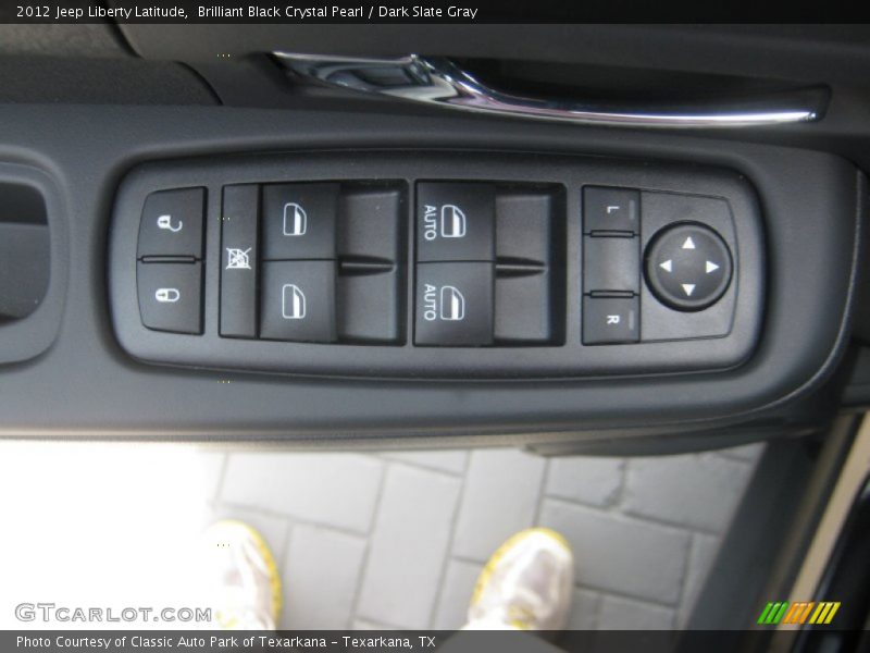 Brilliant Black Crystal Pearl / Dark Slate Gray 2012 Jeep Liberty Latitude