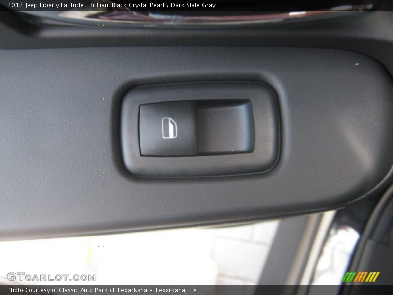 Brilliant Black Crystal Pearl / Dark Slate Gray 2012 Jeep Liberty Latitude