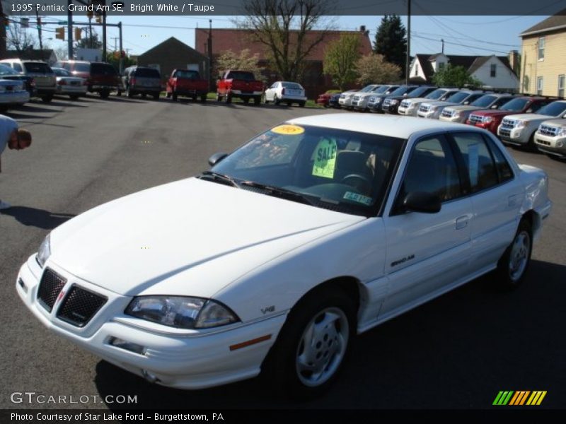 Bright White / Taupe 1995 Pontiac Grand Am SE