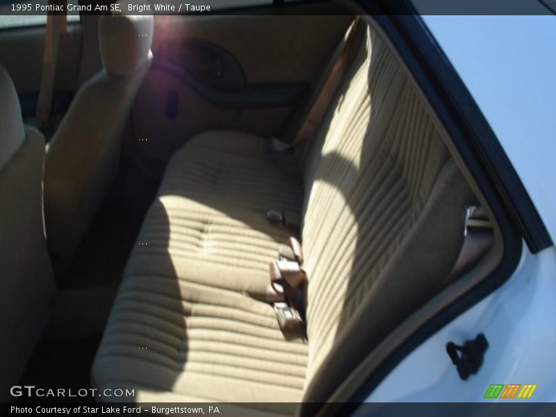 Bright White / Taupe 1995 Pontiac Grand Am SE
