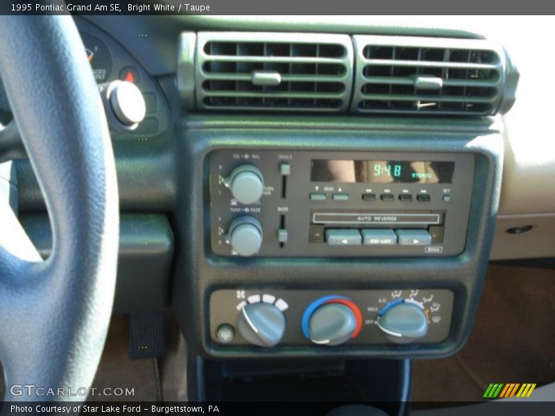 Bright White / Taupe 1995 Pontiac Grand Am SE