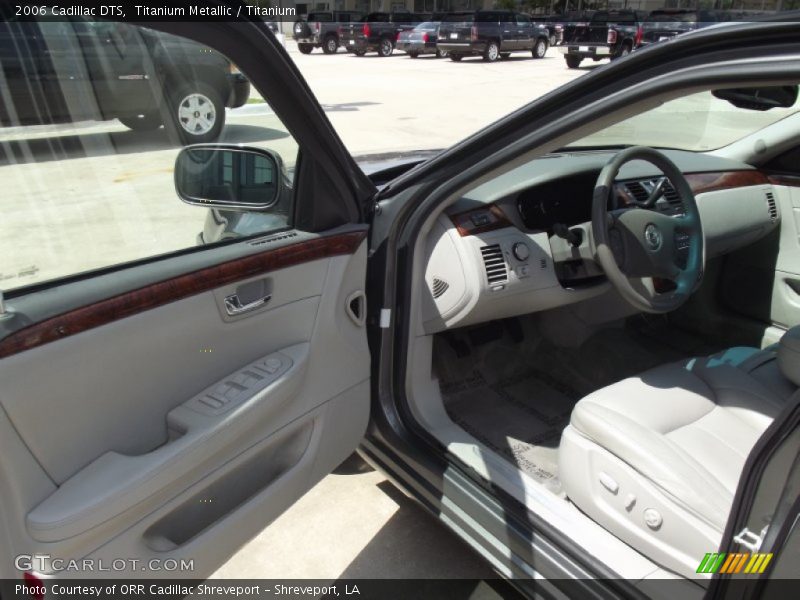 Titanium Metallic / Titanium 2006 Cadillac DTS