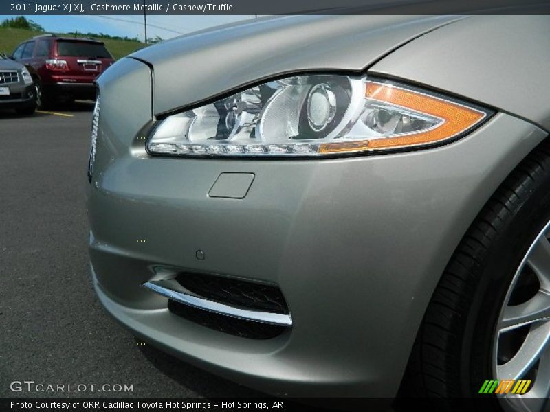 Cashmere Metallic / Cashew/Truffle 2011 Jaguar XJ XJ