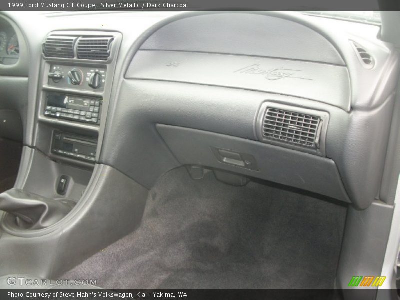 Silver Metallic / Dark Charcoal 1999 Ford Mustang GT Coupe