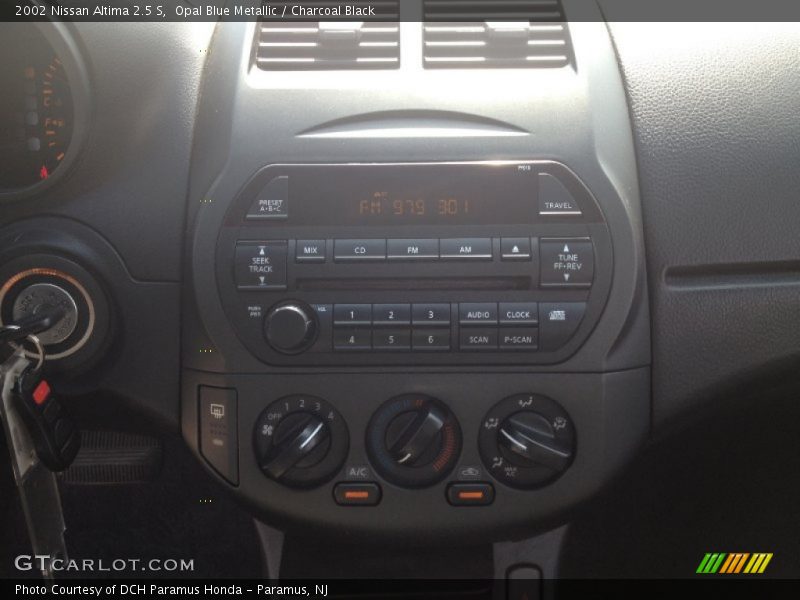 Opal Blue Metallic / Charcoal Black 2002 Nissan Altima 2.5 S