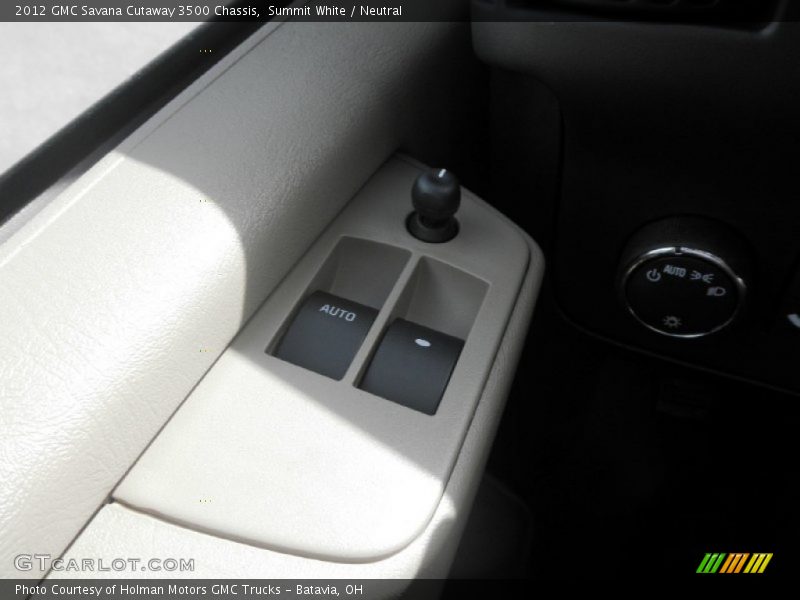 Summit White / Neutral 2012 GMC Savana Cutaway 3500 Chassis