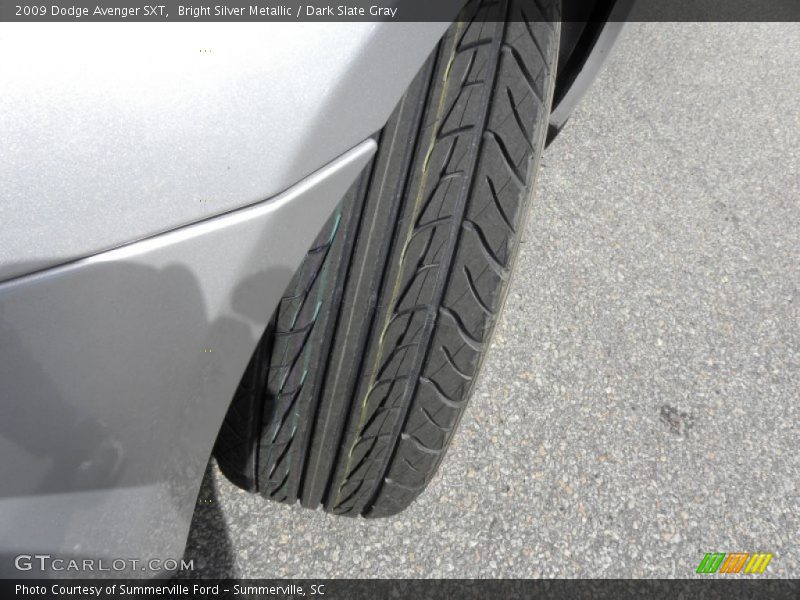 Bright Silver Metallic / Dark Slate Gray 2009 Dodge Avenger SXT