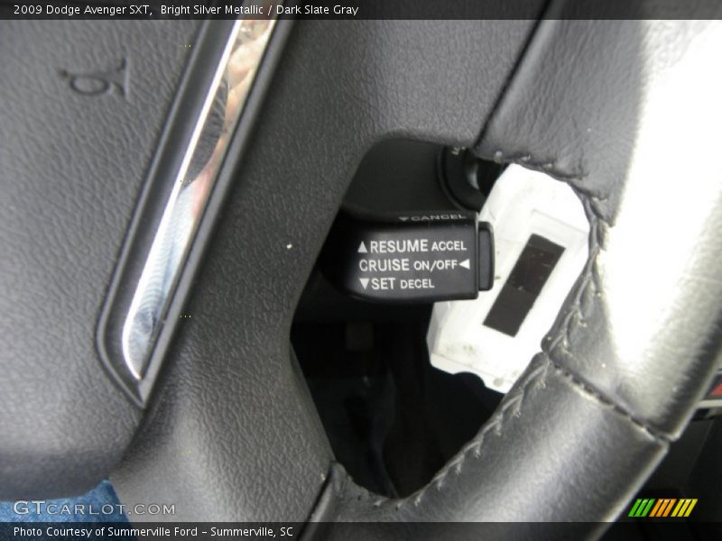 Bright Silver Metallic / Dark Slate Gray 2009 Dodge Avenger SXT