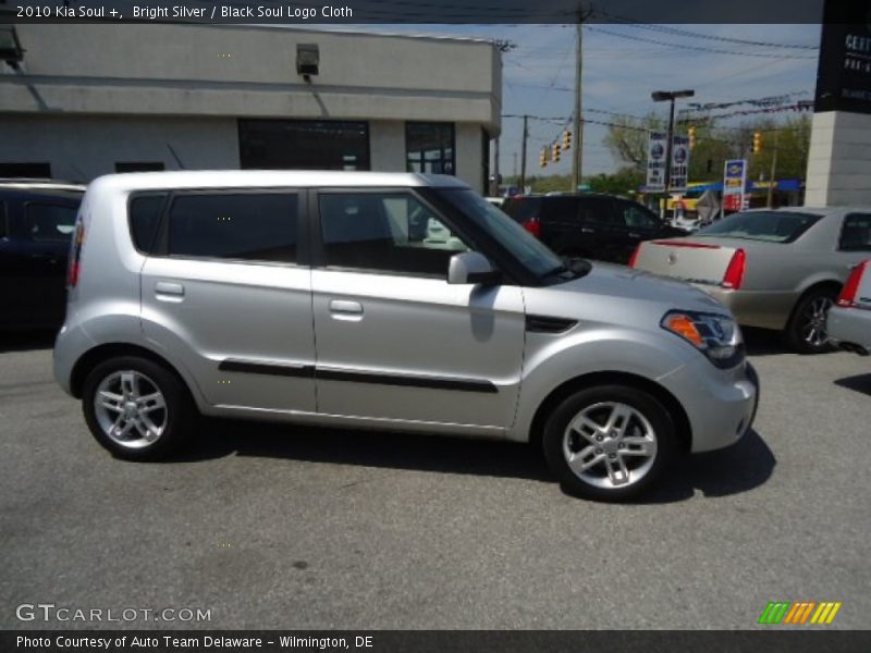 Bright Silver / Black Soul Logo Cloth 2010 Kia Soul +