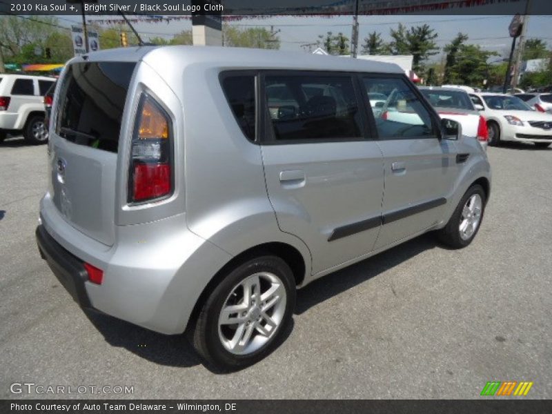 Bright Silver / Black Soul Logo Cloth 2010 Kia Soul +