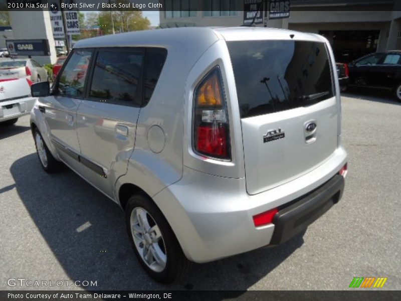 Bright Silver / Black Soul Logo Cloth 2010 Kia Soul +