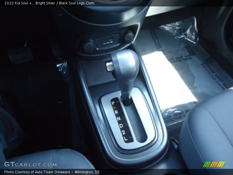 Bright Silver / Black Soul Logo Cloth 2010 Kia Soul +
