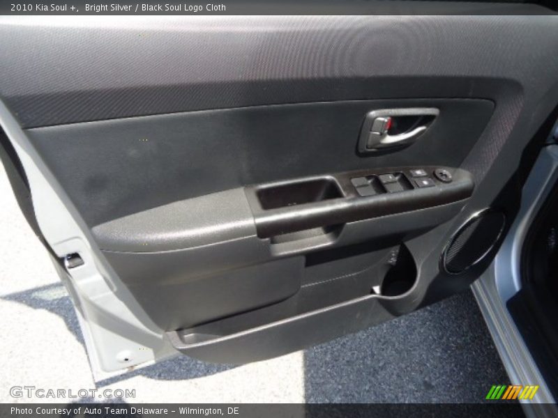 Bright Silver / Black Soul Logo Cloth 2010 Kia Soul +