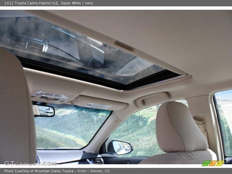 Super White / Ivory 2012 Toyota Camry Hybrid XLE