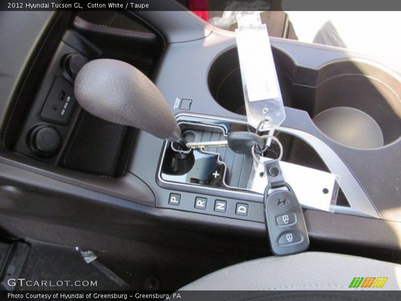 Cotton White / Taupe 2012 Hyundai Tucson GL