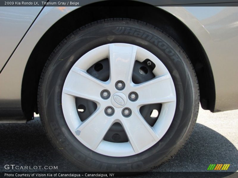Titanium Gray / Beige 2009 Kia Rondo LX