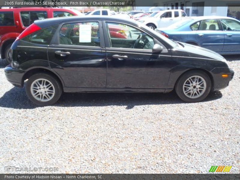 Pitch Black / Charcoal/Charcoal 2005 Ford Focus ZX5 SE Hatchback