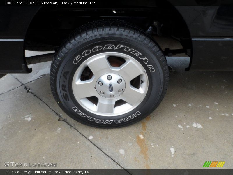 Black / Medium Flint 2006 Ford F150 STX SuperCab