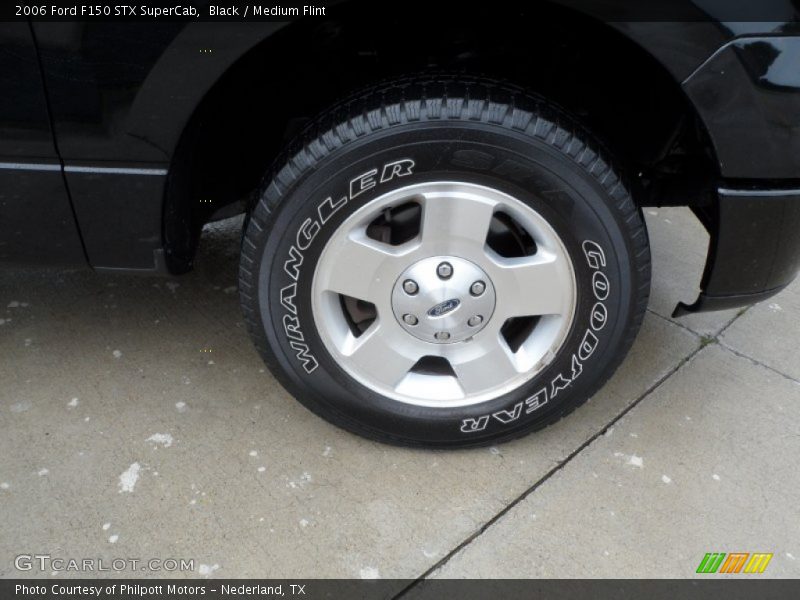 Black / Medium Flint 2006 Ford F150 STX SuperCab