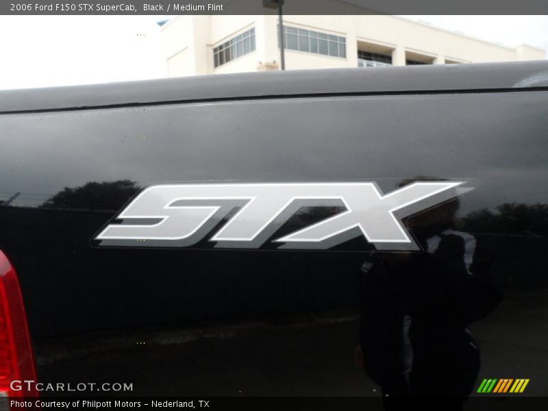 Black / Medium Flint 2006 Ford F150 STX SuperCab