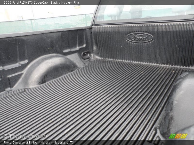 Black / Medium Flint 2006 Ford F150 STX SuperCab
